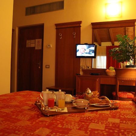 Hotel Il Borghetto Bariano المظهر الخارجي الصورة