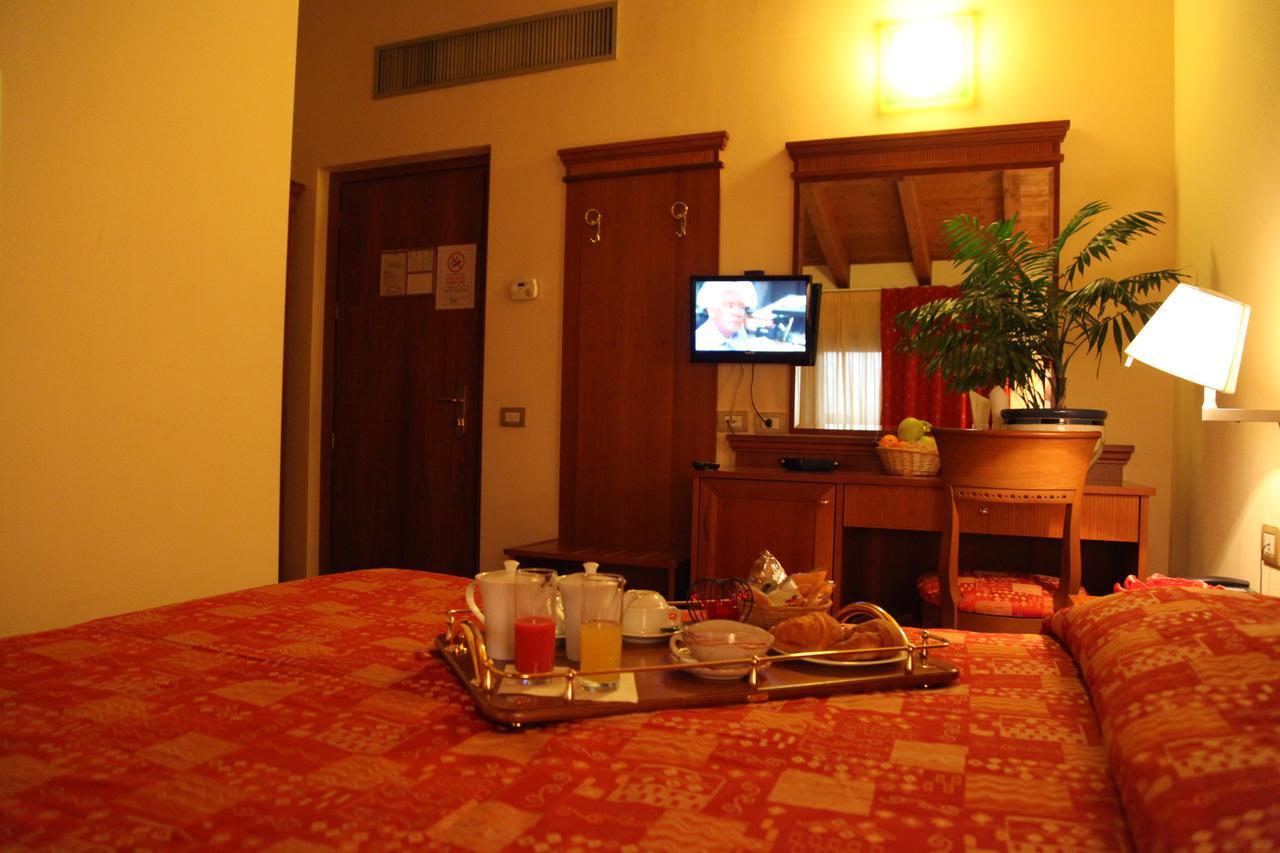 Hotel Il Borghetto Bariano المظهر الخارجي الصورة