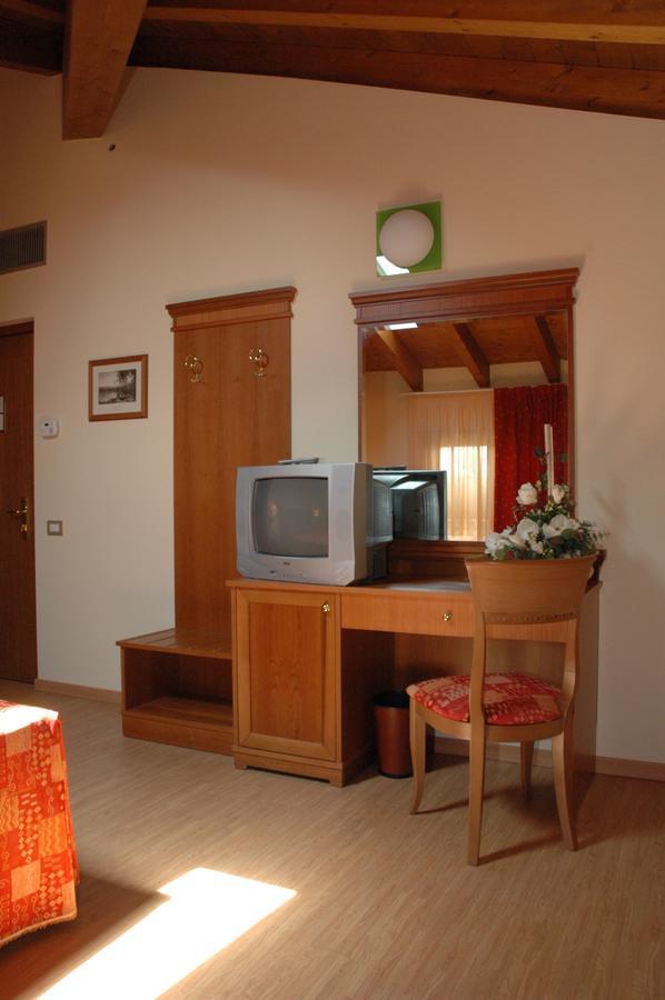 Hotel Il Borghetto Bariano المظهر الخارجي الصورة